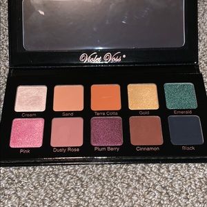 Violet Voss essentials eyeshadow palette